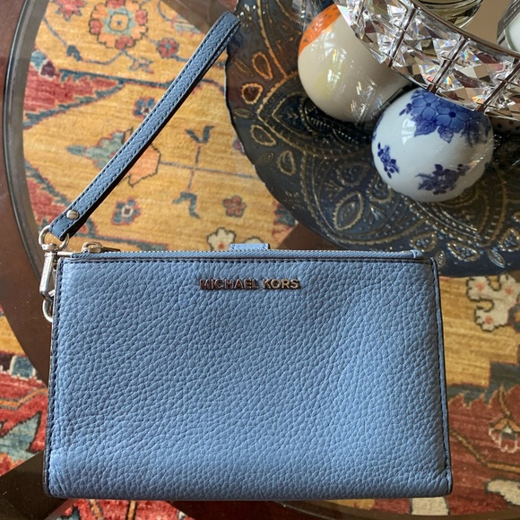 Mk Wristlet wallet ‼️SOLD‼️ - Picture 4 of 8